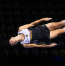 Trampolinturner in der Luft