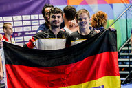Zwei Athleten mit Deutschlandfahne