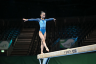 Turnerin auf dem Schwebebalken