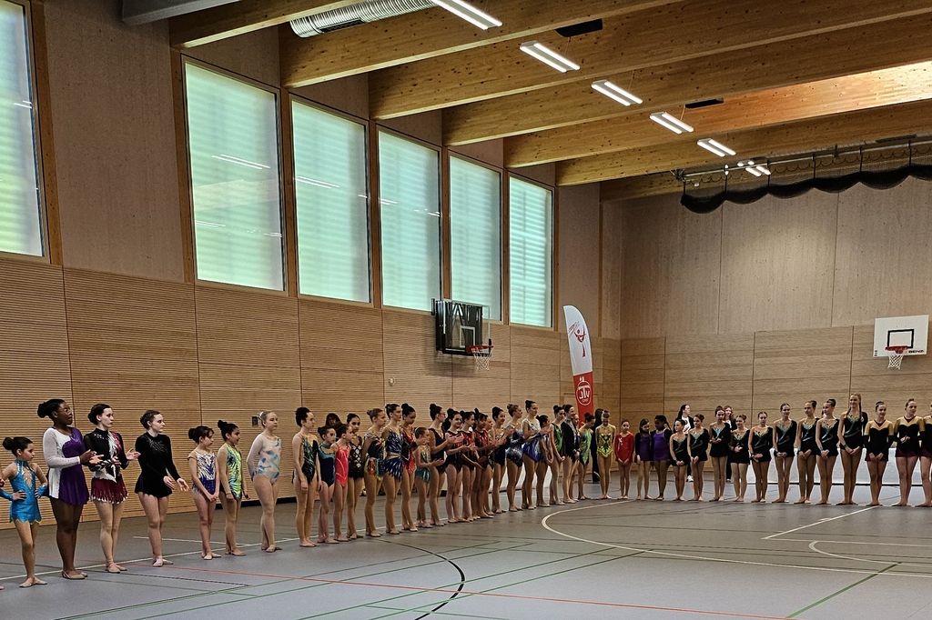 Aufreihung der hessischen Gymnastinnen.