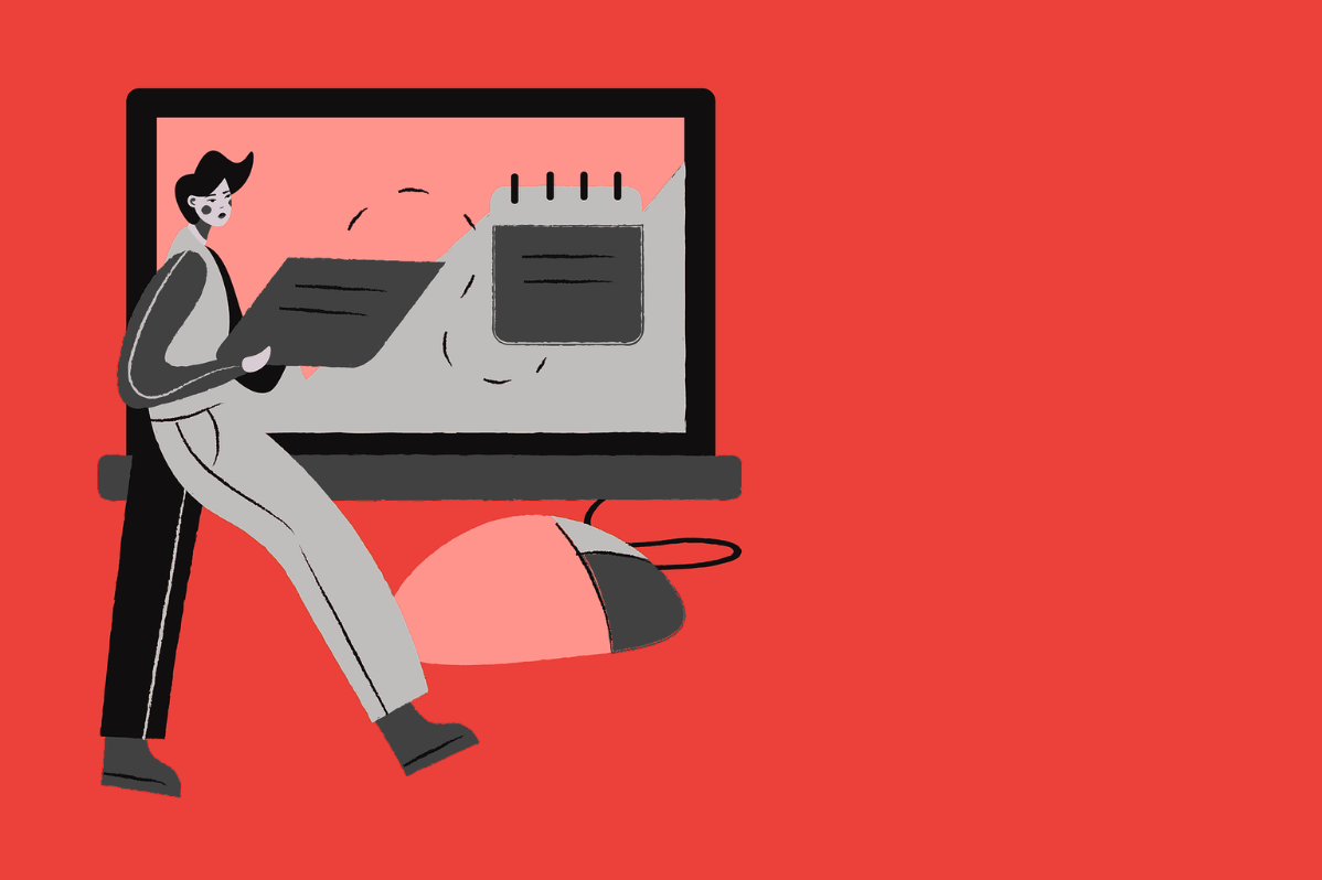 Eine Person steht neben einem großen Bildschirm, auf dem digitale Dokumente zu sehen sind, davor liegt eine Computermaus.
