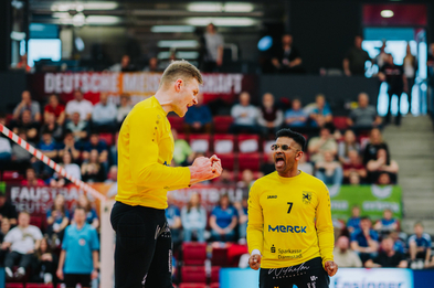 Zwei Spieler vom TSV Pfungstadt jubeln