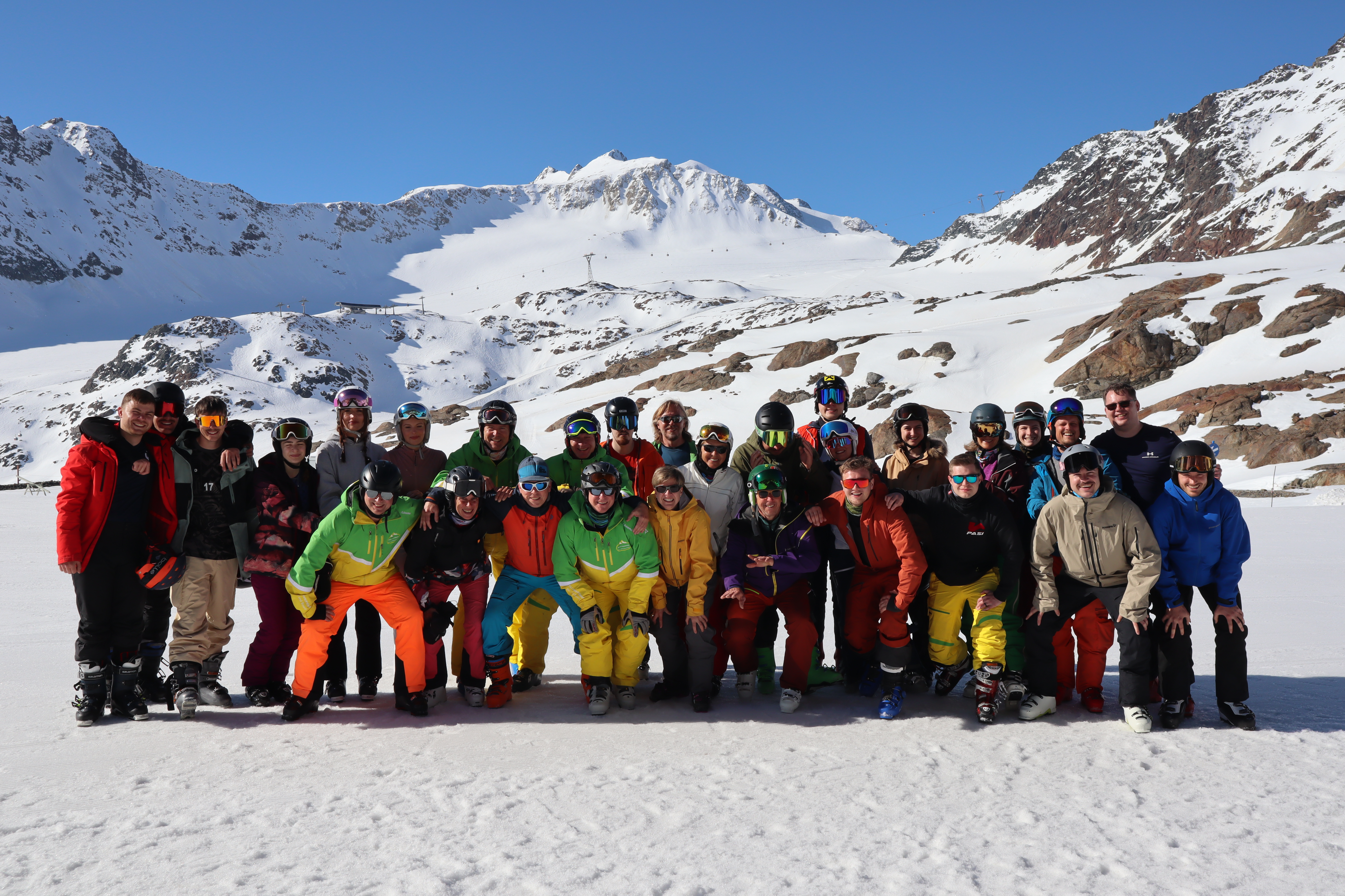 Die Teilnehmenden des HTV-Wintersport-Wochenendes.