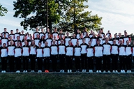 Die deutsche Delegation posiert für ein Gruppenfoto.