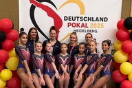 Turnerinnen mit ihren Trainerinnen beim Deutschland Pokal.
