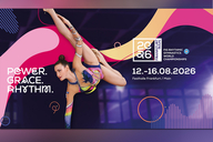 Plakat mit Frau, die sich mit der Hand auf dem Boden abstützt.