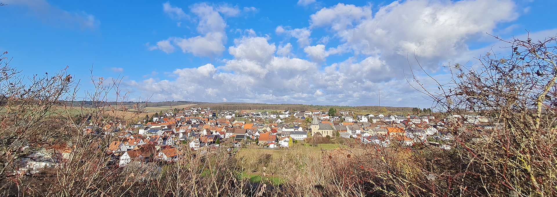 Das Dorf Oberkleen eingebettet in der Natur.