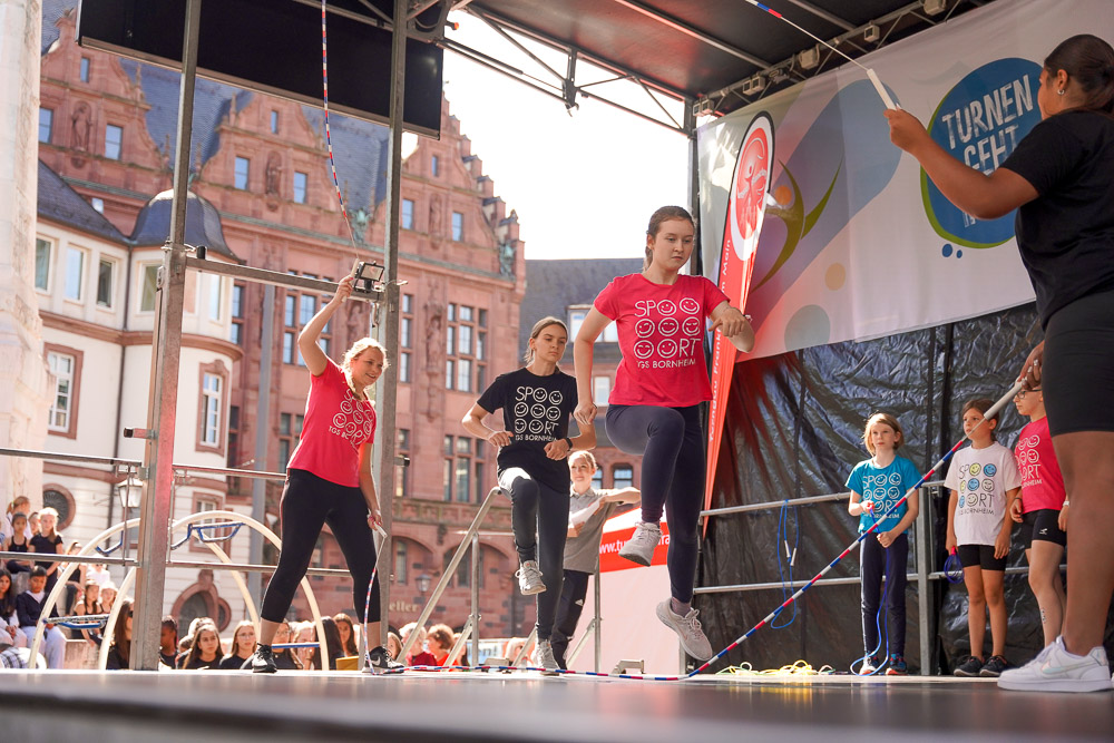 Rope Skipping mit mehreren Skipperinnen